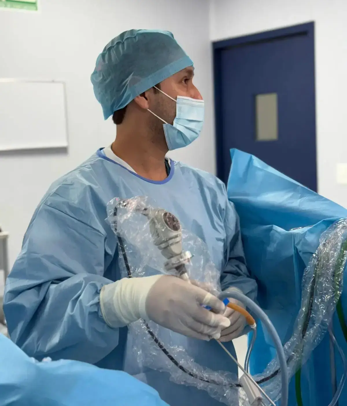 Doctor Contacto, Alejandro Olvera